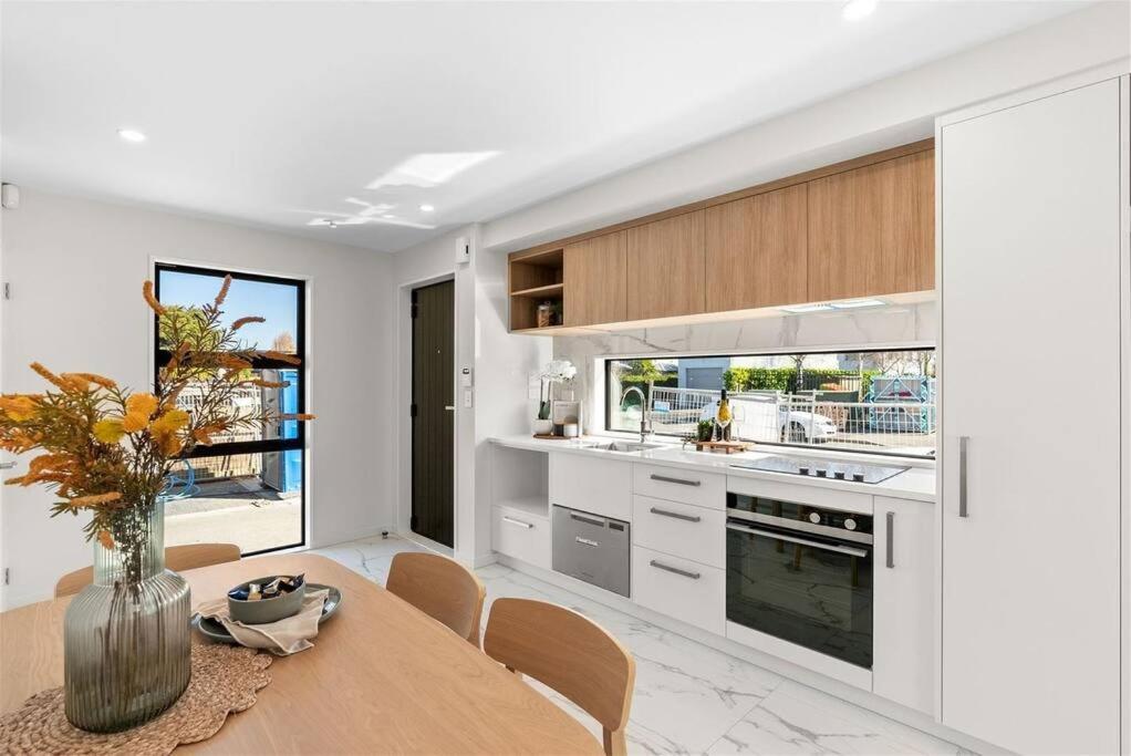 2-Bedroom Ensuite, Close To City, Comfortable, Accessible With Own Parking Christchurch Exterior foto